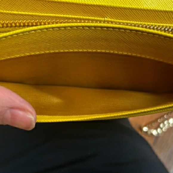 PRADA LONG WALLET ON CHAIN⛓| LEMON YELLOW | Very GOOD CONDITION - Picture 9 of 13